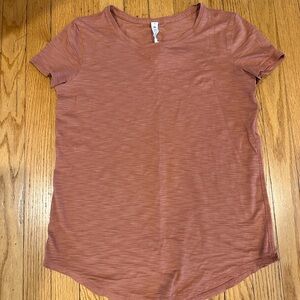 Lulu lemon size 4 apricot tshirt like new